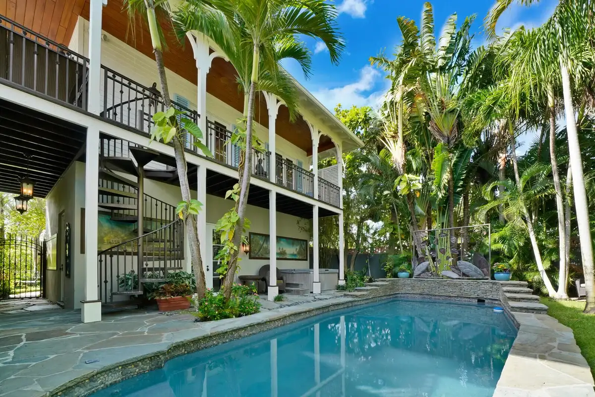 137 S Oak St, Lantana: photo 1 of 63