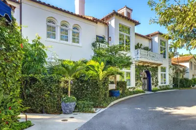 238 Phipps Plz, Palm Beach: photo 1 of 27