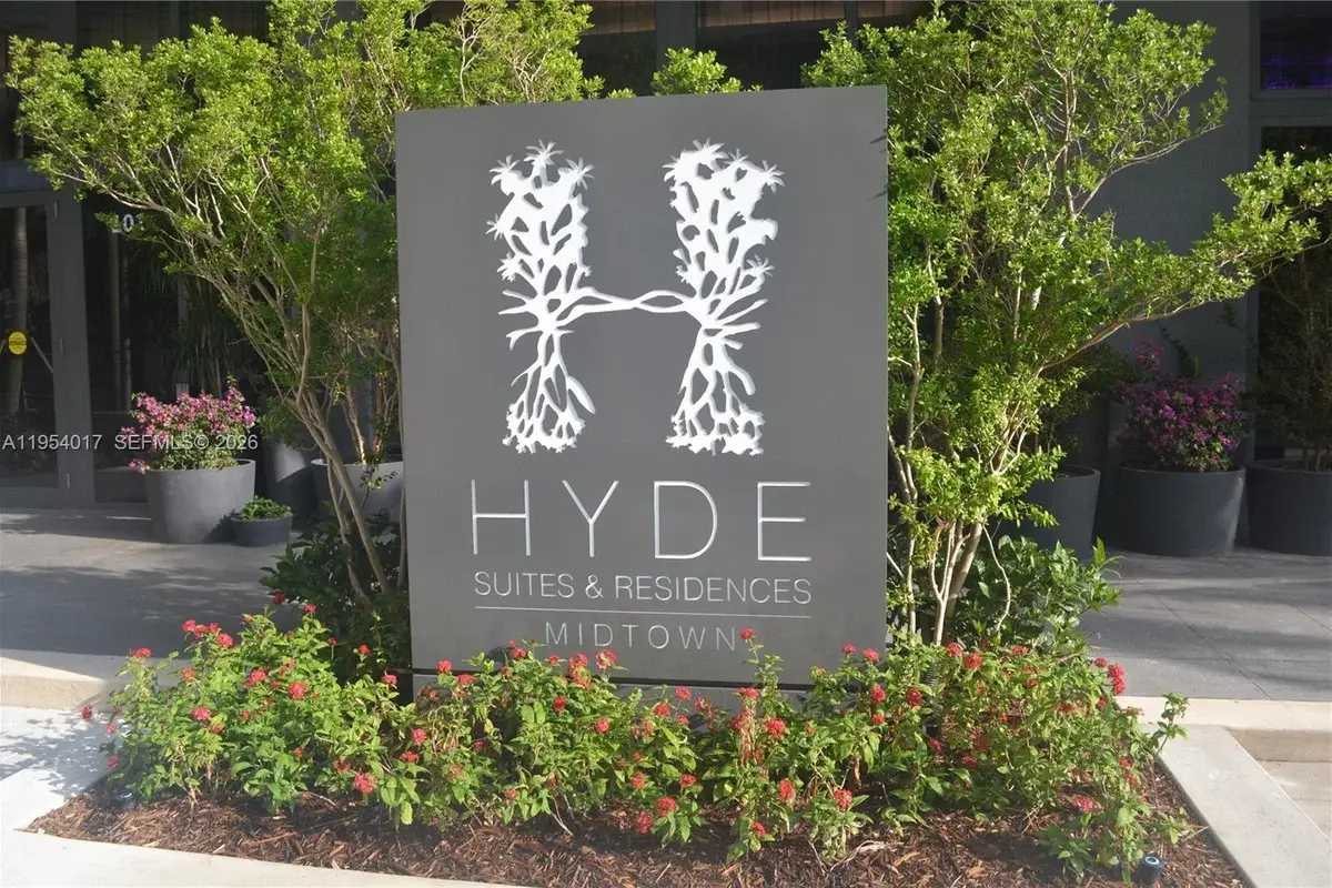 121 NE 34th St #2110, Miami: photo 1 of 43