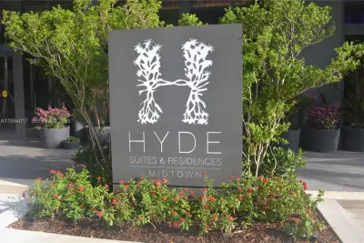 121 NE 34th St #2110, Miami: photo 1 of 43