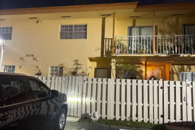 8370 SW 154th Ave #9, Miami: photo 1 of 36