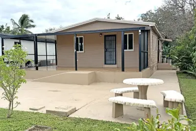 2982 NW 95th St, Miami: photo 1 of 32