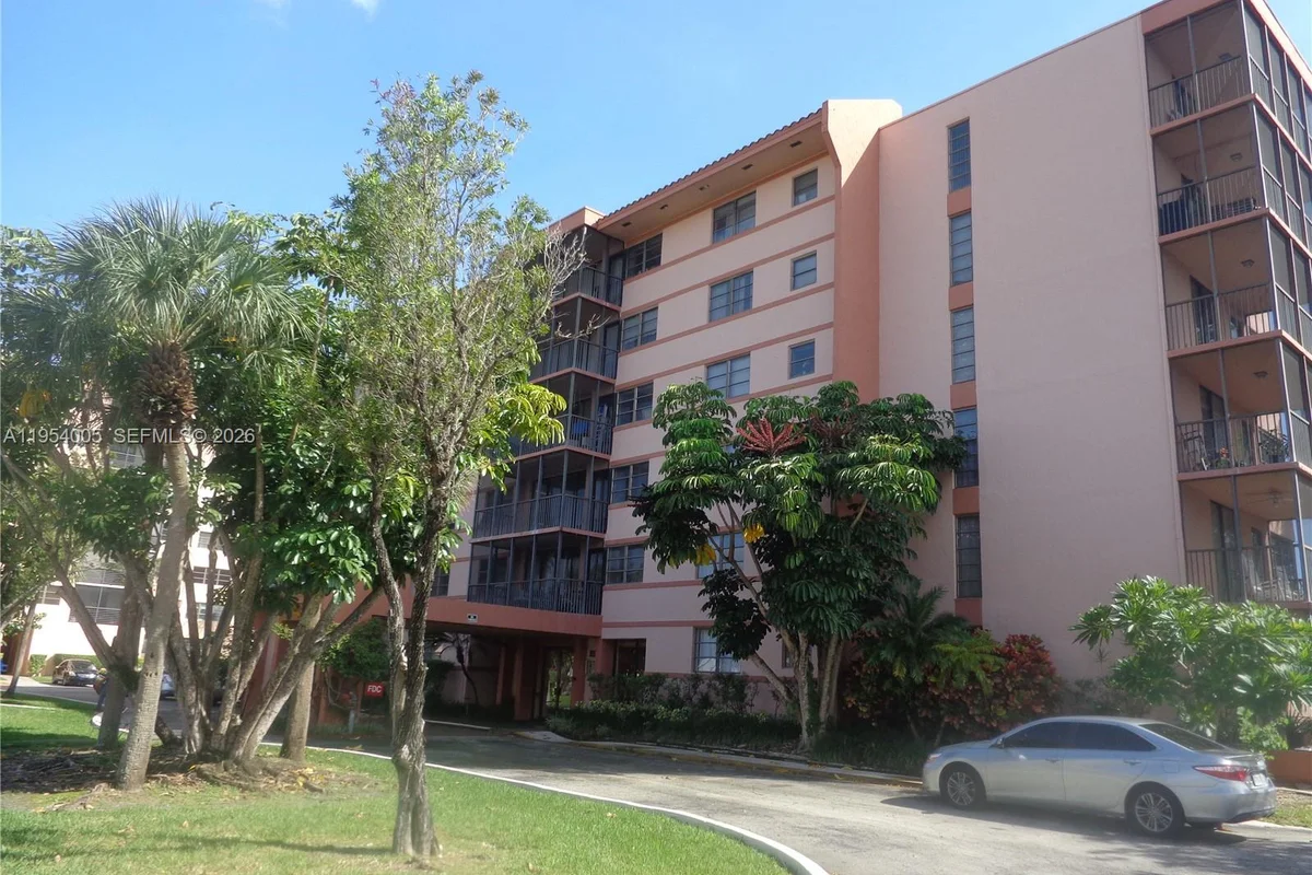 20850 San Simeon Way #604-5, Miami: photo 1 of 17