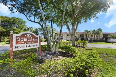 302 Lakeview Dr #203, Weston: photo 1 of 28