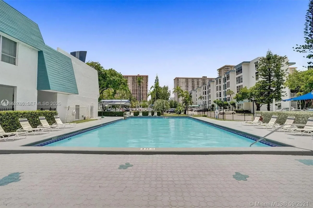 200 177th Dr #416, Sunny Isles Beach: photo 1 of 22