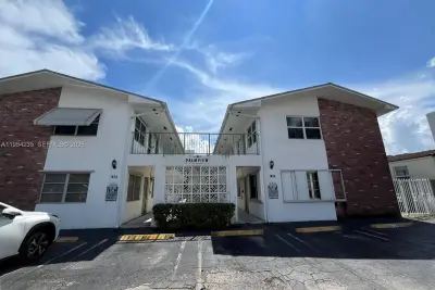 1824 Monroe St #1, Hollywood: photo 1 of 14