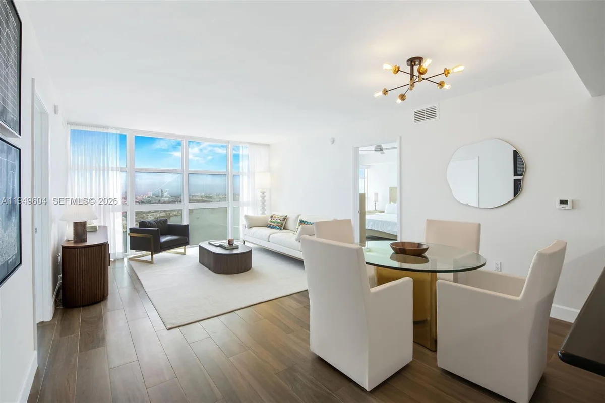 50 Biscayne Blvd #3904, Miami: photo 1 of 22