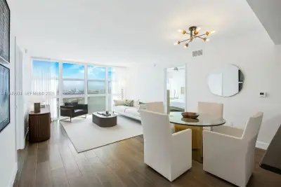 50 Biscayne Blvd #3904, Miami: photo 1 of 22