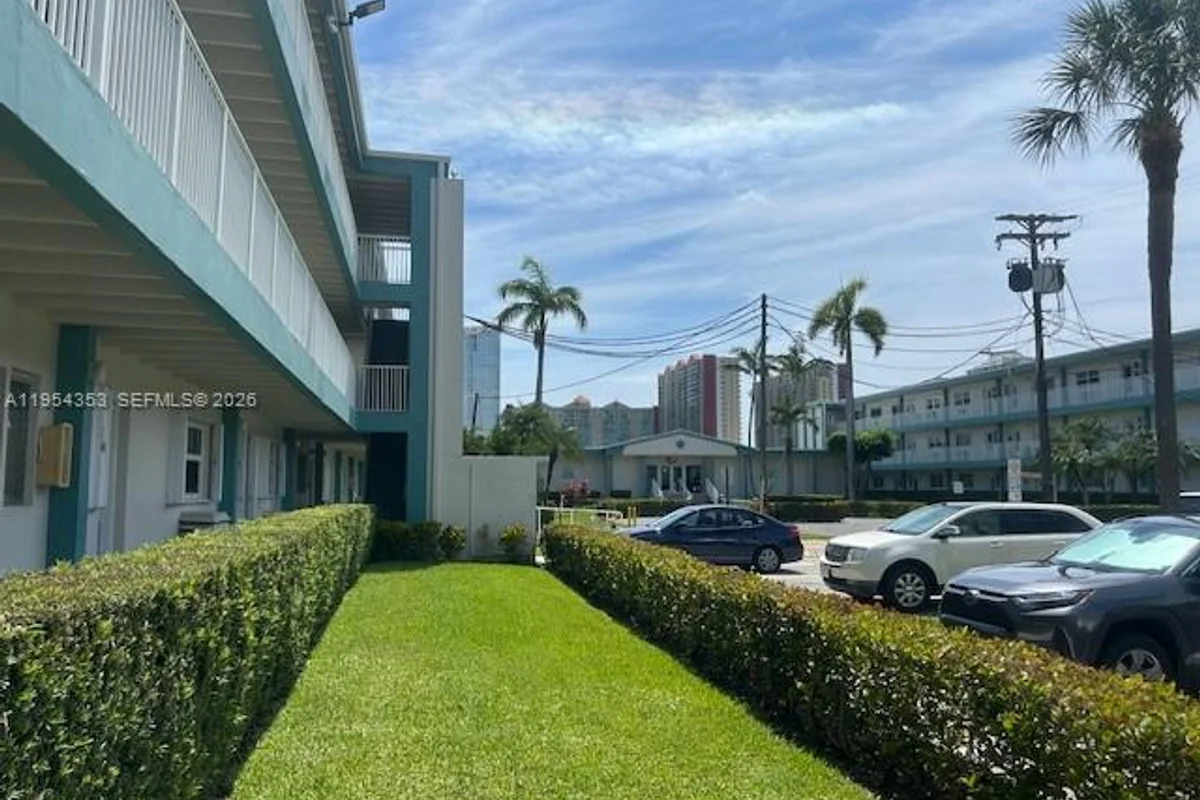 3923 NE 166th St #N-108, North Miami Beach: photo 1 of 26