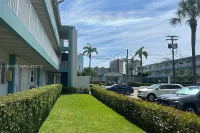 3923 NE 166th St #N-108, North Miami Beach: photo 1 of 26