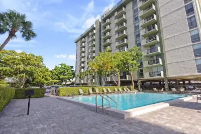 4848 NW 24th Ct #210, Lauderdale Lakes: photo 1 of 9