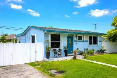 10910 SW 217th Ter, Miami: photo 1 of 32