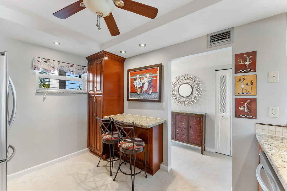 3930 Inverrary Blvd #505-d, Lauderhill: photo 1 of 30