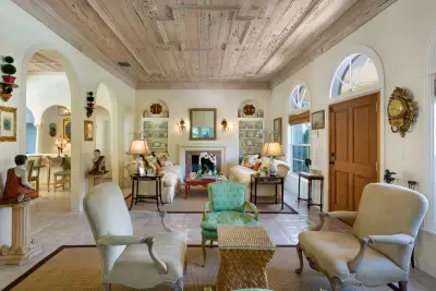 4210 Washington Rd, West Palm Beach: photo 1 of 19