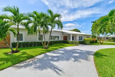 7101 W Lake Dr, Lake Clarke Shores: photo 1 of 51
