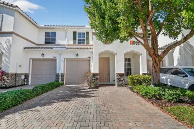4545 Tara Cove Way, West Palm Beach: photo 1 of 47