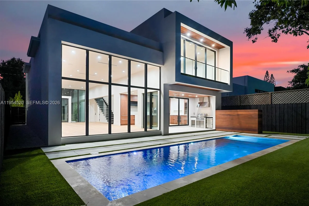 229 NW 42nd St, Miami: photo 1 of 37