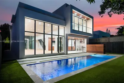 229 NW 42nd St, Miami: photo 1 of 37
