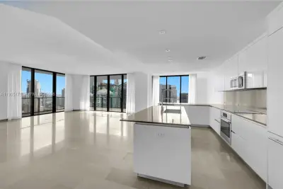 88 SW 7th St #3711, Miami: photo 1 of 47