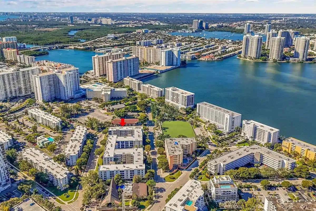 201 178th Dr #308, Sunny Isles Beach: photo 1 of 30