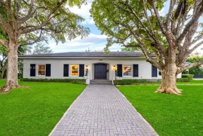 680 Buttonwood Ln, Miami: photo 1 of 66