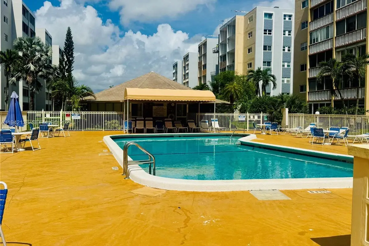 420 NE 12th Ave #502, Hallandale Beach: photo 1 of 21