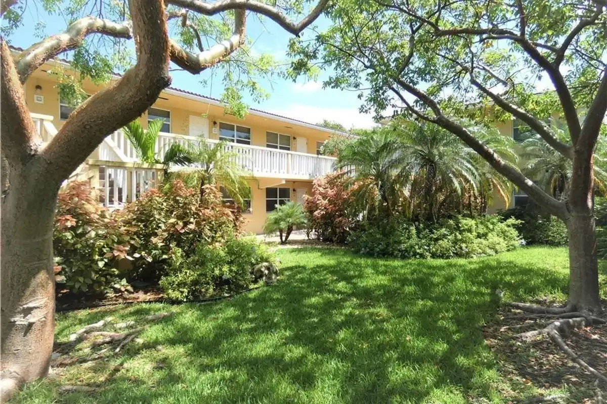 811 NE 14th Pl #6, Fort Lauderdale: photo 1 of 7