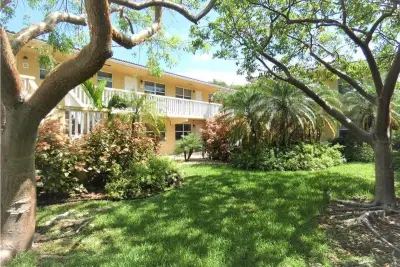 811 NE 14th Pl #6, Fort Lauderdale: photo 1 of 7
