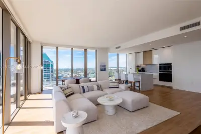 2678 Tigertail Ave #1707, Miami: photo 1 of 18