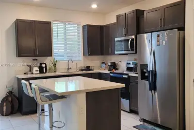 1015 SE 24th Ter, Homestead: photo 1 of 31