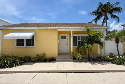 411 3rd Ave N, Lake Worth Beach: photo 1 of 39