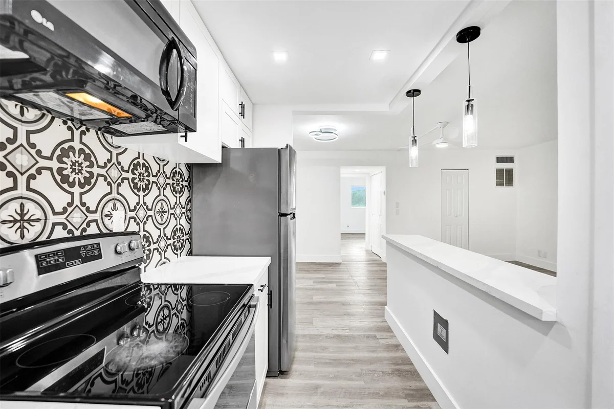 1425 Arthur St #202A, Hollywood: photo 1 of 48