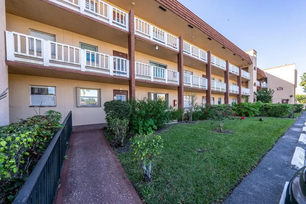 9281 Sunrise Lakes Blvd #107, Sunrise: photo 1 of 18