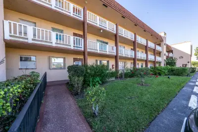 9281 Sunrise Lakes Blvd #107, Sunrise: photo 1 of 18