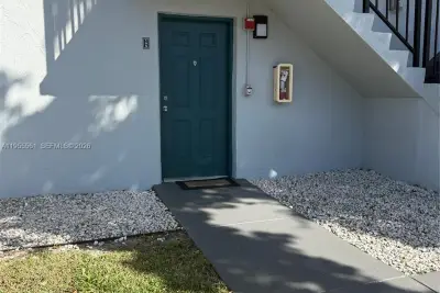 7120 NW 179th St #105, Hialeah: photo 1 of 7