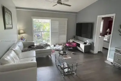 2039 SE 10th Ave #517, Fort Lauderdale: photo 1 of 5