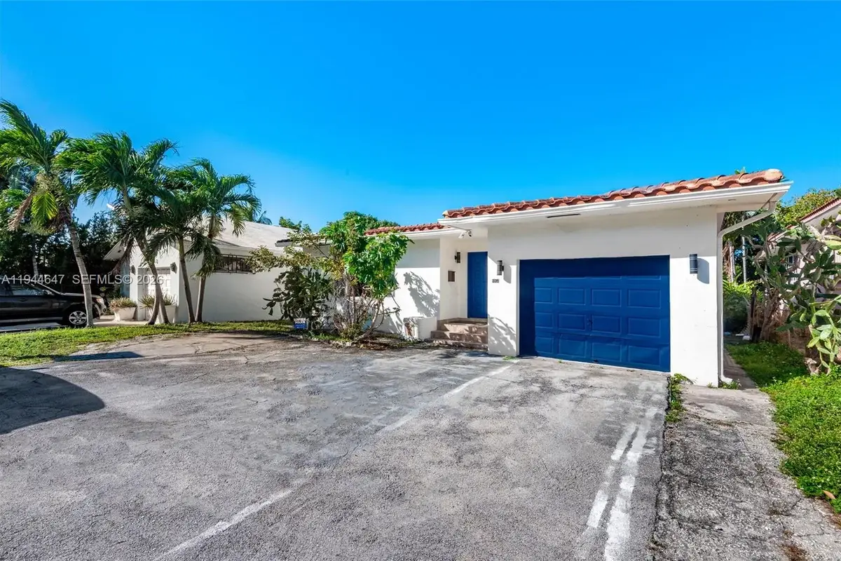 8950 Harding Ave, Surfside: photo 1 of 28