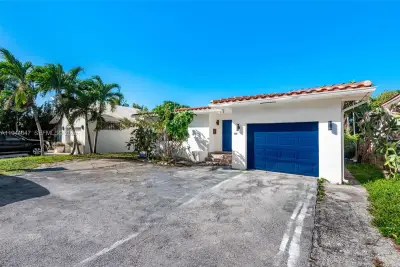 8950 Harding Ave, Surfside: photo 1 of 28