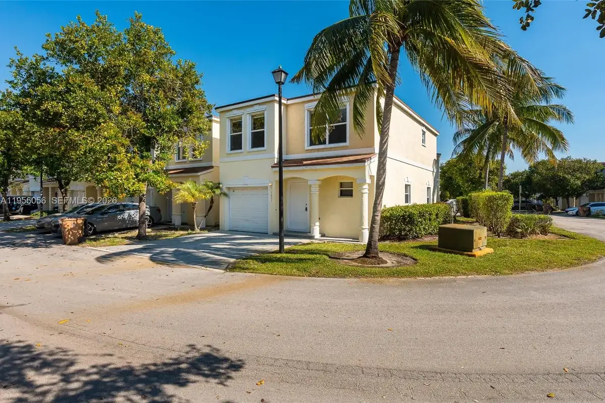 1001 SW 15th St, Deerfield Beach: photo 1 of 26