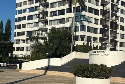 1500 Presidential Way #504, West Palm Beach: photo 1 of 22