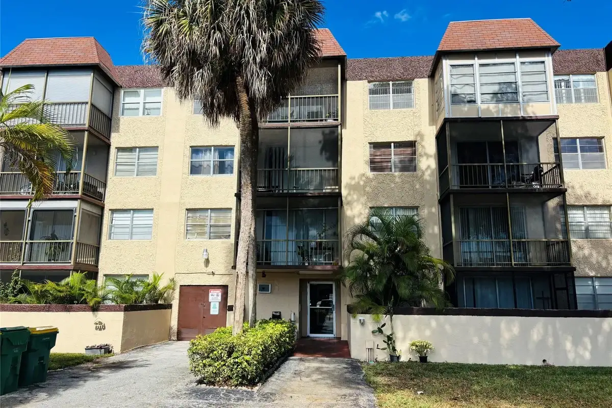 7300 NW 17th St #202, Plantation: photo 1 of 22