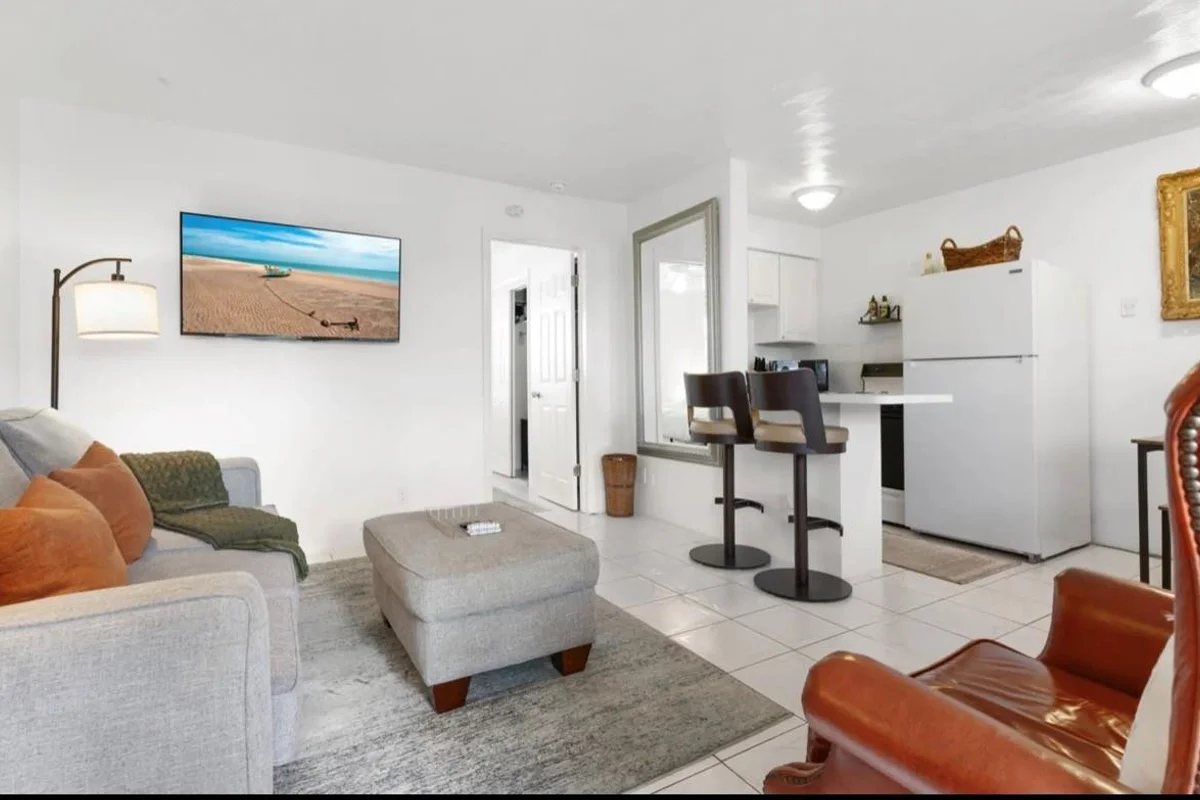 820 NE 16th Ave #3, Fort Lauderdale: photo 1 of 11