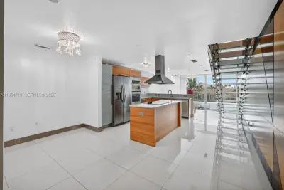 2950 NE 188th St #302, Aventura: photo 1 of 68