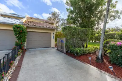 1989 Canterbury Cir, Wellington: photo 1 of 27