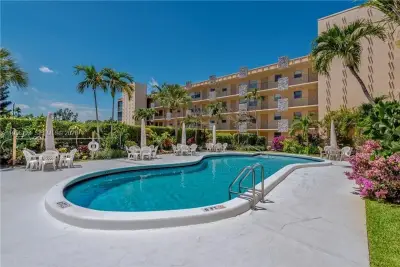 2145 Pierce St #326, Hollywood: photo 1 of 40