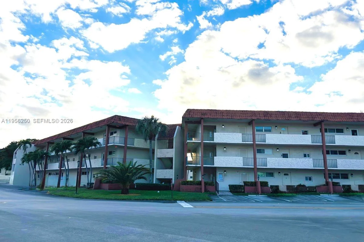 411 S Hollybrook Dr #305, Pembroke Pines: photo 1 of 20