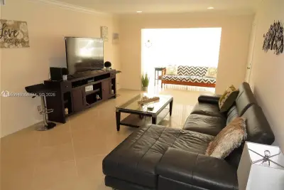 6471 Bay Club Dr #2, Fort Lauderdale: photo 1 of 30