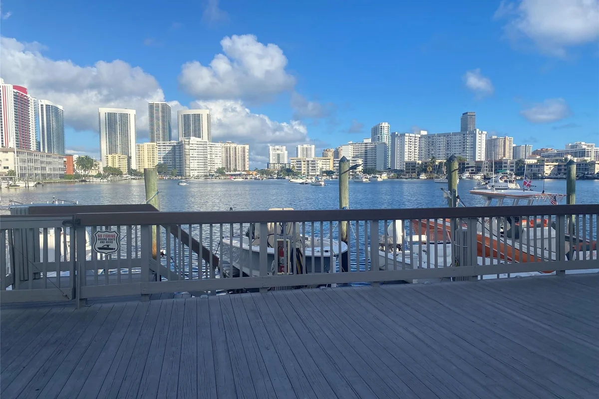 462 Golden Isles Dr #110, Hallandale Beach: photo 1 of 10