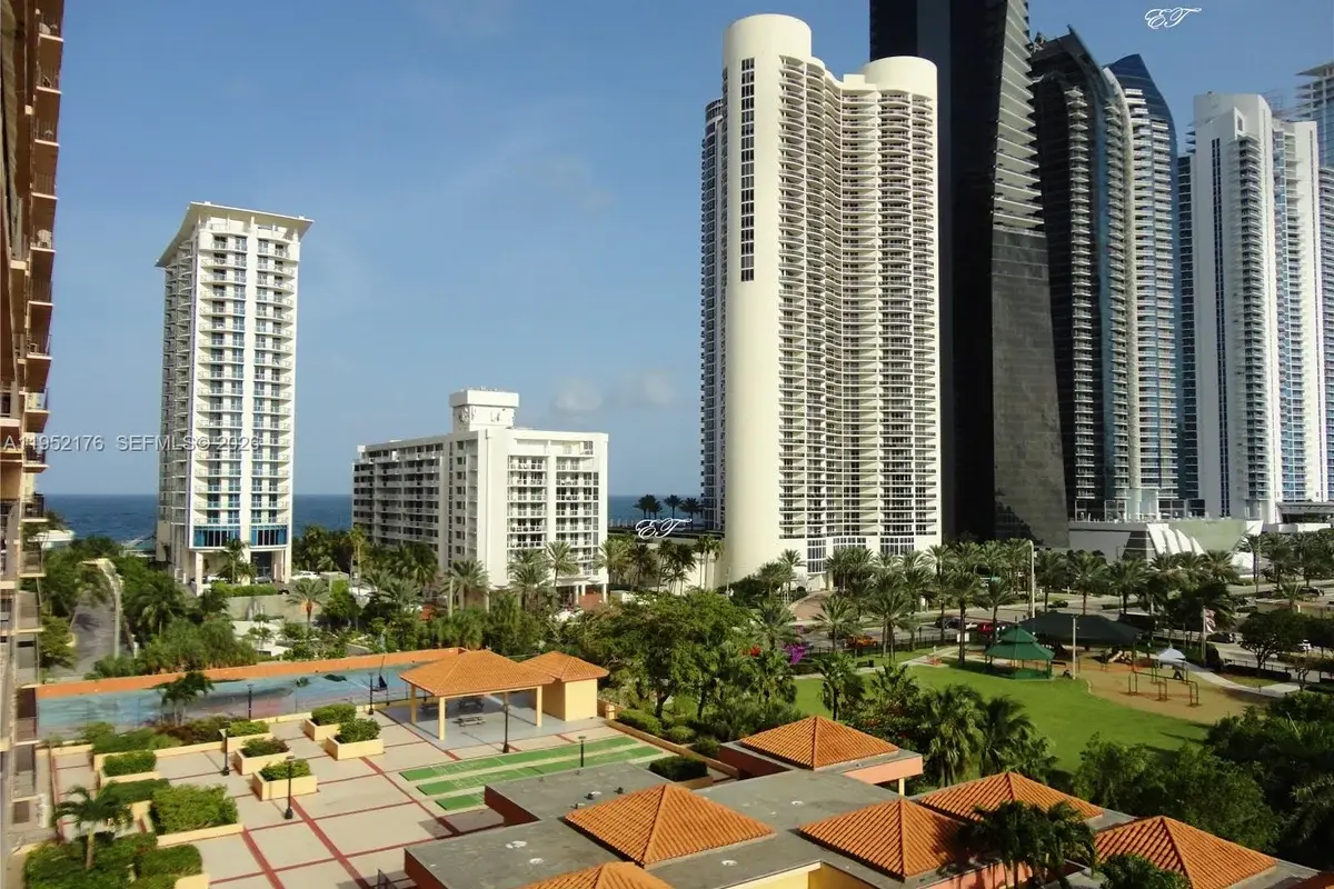 Condo in Sunny Isles Beach: photo 1 of 12