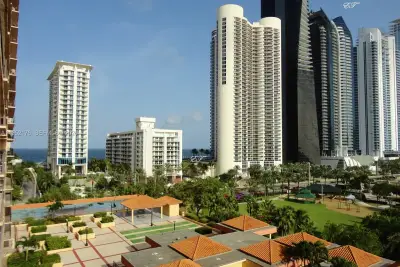 Condo in Sunny Isles Beach: photo 1 of 12